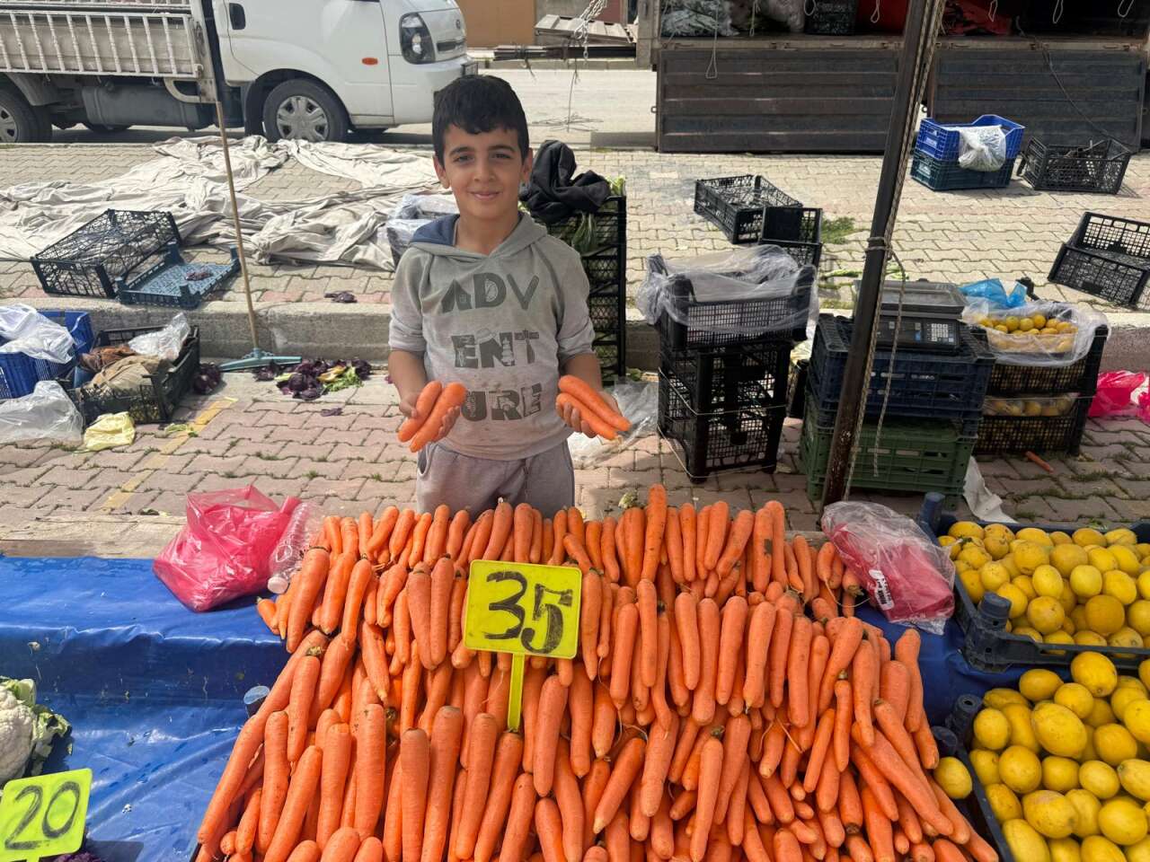 Konya pazarlarında etiket şaşkınlığı! Çoğu yarım yarım satılıyor 33